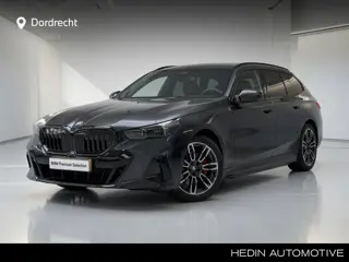 BMW 5 Serie Touring 530e M Sport Edition | 20" | Trekhaak | Driving Assistant Plus | Harman Kardon |
