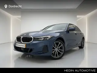 BMW 3-serie 320i Sedan | Active Cruise Controle | Trekhaak | Sportstoelen | Leder | Innovation Pack 