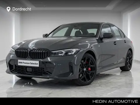 BMW 3-serie 330e M-Sport Pro | Schuifdak | 19" | Trekhaak | M Interieurlijsten Carbon Fibre | Nu € 5