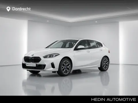 BMW 1-serie 120 | Panorama | 18" | Innovation Pack | Sportstoelen | Harman Kardon | Demo Deal Nu 38.