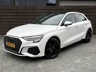 Audi A3 Sportback 30 TFSI S edition / PANO / NAVI / CARPLAY / CAMERA / SLINE