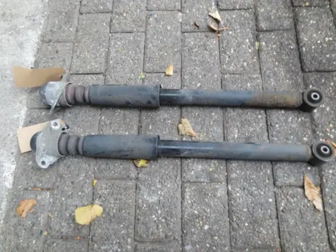 Volkswagen New Beetle 2.0 2003 Achterschokbrekers