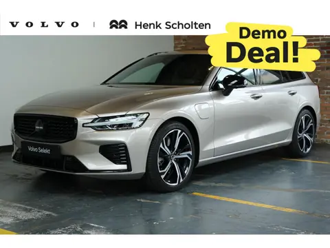 Volvo V60 T8 Automaat Plug-in hybrid AWD Plus Dark | DEMO DEAL | Semi-Electrische Wegklapbare Trekha