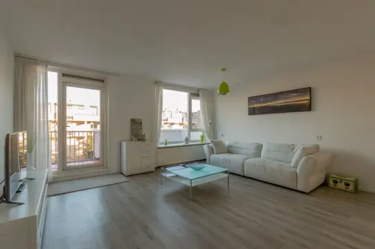 Woning aan de Remmerdenplein te Amsterdam