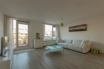 Woning aan de Remmerdenplein te Amsterdam