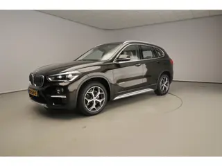BMW X1 xDrive20i Centennial High Executive | Dealer onderhouden | Trekhaak | Camera | Active Cruise 