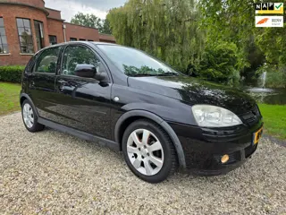 Opel Corsa 1.2-16V Silverline *apk:09-2027*