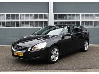 Volvo V60 1.6 T3 Momentum | TREKHAAK | NAVI | CRUISE | PDC