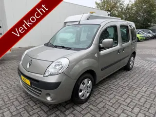 Renault Kangoo 1.6-16V Rolstoelauto 4+1 - Bodemverlaging + Lier - Slechts 44.000 km !! - Rolstoelver