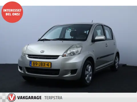 Daihatsu Sirion 2 1.3-16V Sport/ Trekhaak/ Airco/ C.V. Afstand/ Elek. Ramen/ Isofix/ Radio-CD/ Getin