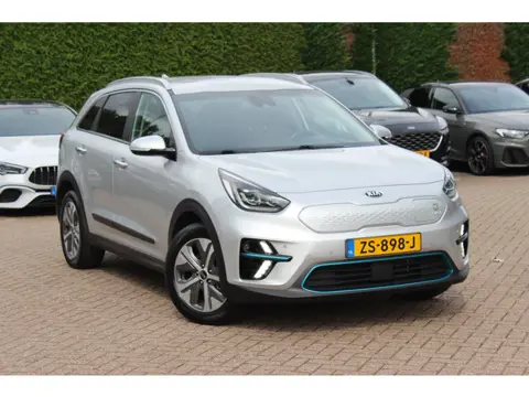 Kia e-Niro ExecutiveLine 64 kWh / SoH 95,5 % / Camera / Leder / Keyless / Stoelventilatie / Navigati
