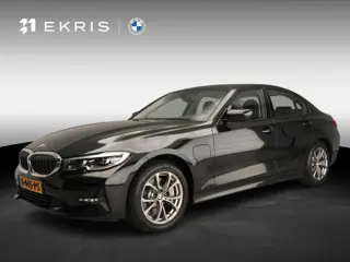 BMW 3 Serie Sedan 330e | LED | Leder | Navigatie | Sportstoelen | Stoelverwarming | Hifi speakers | 
