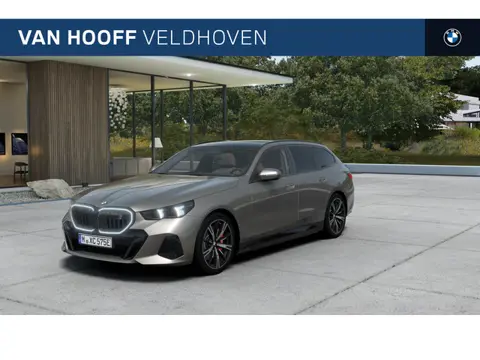 BMW i5 Touring eDrive40 M Sport / Trekhaak / Panoramadak / Comfortstoelen / Comfort Access / Bowers 