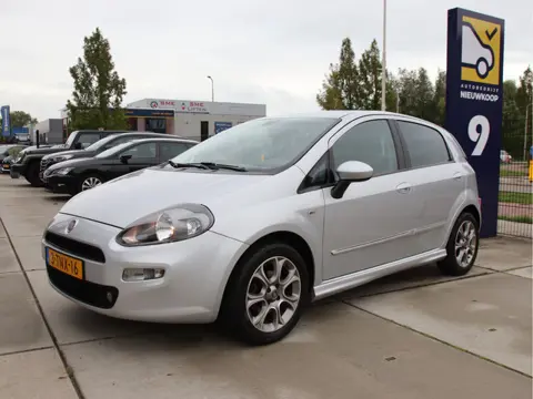 Fiat Punto Evo 0.9 TwinAir Lounge Cruise-Climate, PDC, Trekhaak, LMV Zomeractie!