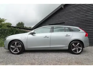 Volvo V60 2.4 D6 Twin Engine R-Design (bj 2016, automaat)