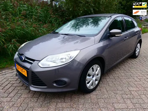Ford Focus 1.0i 101pk Trend 5-deurs Airco Cruise Navi EXPORT? INRUILKOOPJE