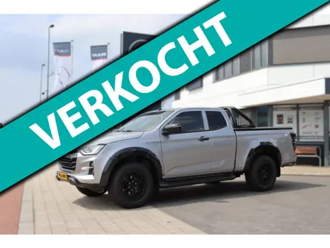 Isuzu D-Max 1.9 Extended Cab V-Cross Zwart LM met Terrain band 3500 kg Trekhaak Rollbar