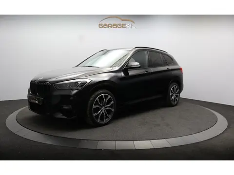 BMW X1 sDrive18i High Executive M-Sport / NAV / LED / 18'' LM velgen / Afn.Trekhaak / Privacy glass 