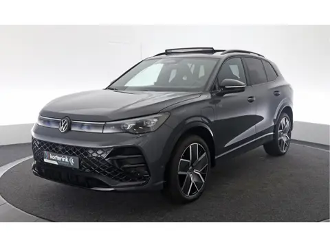 Volkswagen Tiguan 1.5 eHybrid R-Line Edition 272PK DSG Panoramadak, Trekhaak, 360gr. Camera, Black S