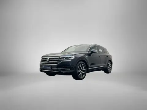 Volkswagen Touareg Elegance 3.0 TSI eHybrid 381pk Tiptronic Trekhaak, Luchtvering, Lederen bekleding