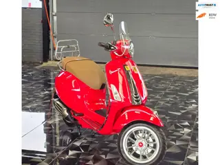 Vespa Snorscooter Primavera 50 FERRARI.