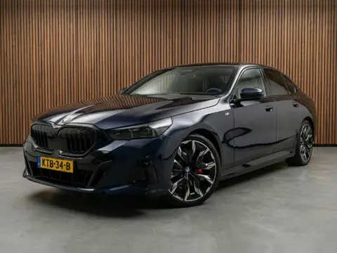 BMW 5-serie 520i M sport / panoramadak / harman kardon / 21 inch