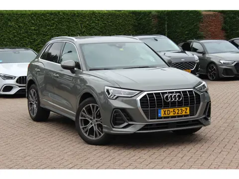 Audi Q3 35 TFSI S Line / CarPlay / Parkeerhulp V+A / 18'' / Sfeerverlichting / Elektr. stoelen / Mat