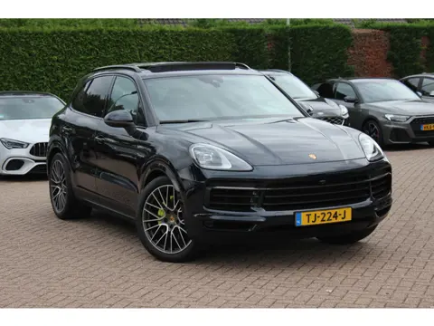 Porsche Cayenne 3.0 E-Hybrid / Panoramadak / 360Camera / Achterasbesturing / Luchtvering / Softclose