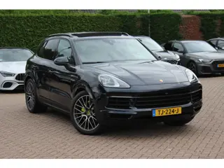 Porsche Cayenne 3.0 E-Hybrid / Panoramadak / 360Camera / Achterasbesturing / Luchtvering / Softclose
