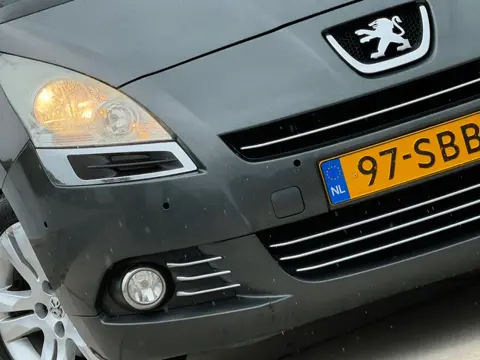 Peugeot 5008 1.6 THP Family. - Gris Shark - 7-Zitter/Cruise/Airco - Keurig