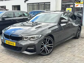 BMW 3-serie 318i M-Sport, Schuifkanteldak, Individual kleur, Sportstoelen, Stoelverwarming,