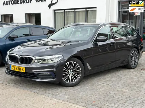 BMW 5-serie Touring 520i High Executive Edition,Panoramadak,Stoelverwarming,Navgatie,Achteruitrij ca