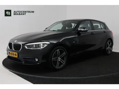 BMW 1-serie 118i High Executive (CAMERA, STOELVERWARMING, NAVIGATIE, CRUISE CONTROL)