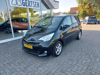 Toyota Verso-S 1.3 VVT-i Aspiration Hoge instap, panorama dak,  trekhaak, camera