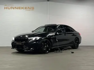 BMW 3-serie 330e SOH 95% | M Sport | Open dak | Adapt. cruise | Trekhaak | Head-up | Stoelverwarming