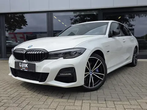 BMW 3-serie 320e High Executive + LASER + KEYLESS + CAMERA