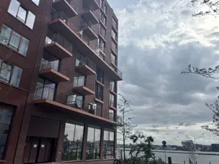 Woning aan de Werfkade te Amsterdam