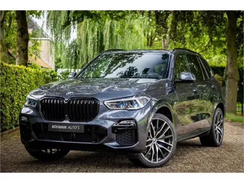 BMW X5 xDrive45e M Sport Sky Lounge Laser Soft Close 22" Vierwielbesturing Harman Kardon Skylounge