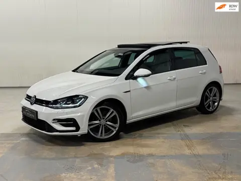 Volkswagen Golf 1.4 TSI Highline Business R | PANO | 3x R-LINE | CAMERA | DCC