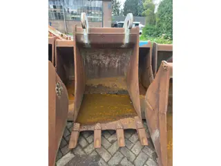 Foto 17 van Diversen Dieplepels, brede bakken, puinbak en kopplaten