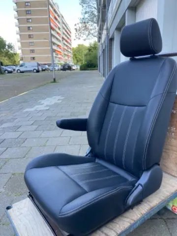 Nieuwe skaileder auto/camper/bus stoelen.