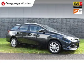 Toyota Auris Touring Sports 1.2T Aspiration Limited Navi Trekhaak Parkeer camerafoto’s volgen