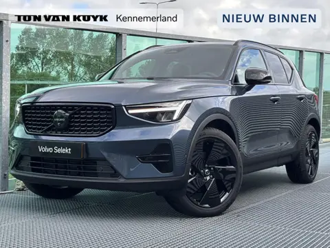 Volvo XC40 2.0 B4 Plus Black Edition Mild hybrid, Automaat, Panoramadak, 20 inch wielen, Trekhaak se