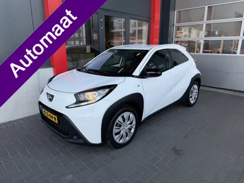 Toyota Aygo X 1.0 VVT-i S-CVT Play (bj 2023, automaat)