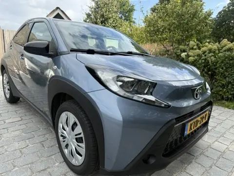 Toyota Aygo X 1.0 VVT-i S-CVT Play (bj 2024, automaat)
