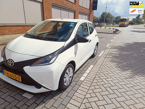 Toyota Aygo 1.0 VVT-i x-now