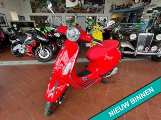 Vespa Primavera RED 50 Edition 45km E5+ NIEUW BETAAL met in3