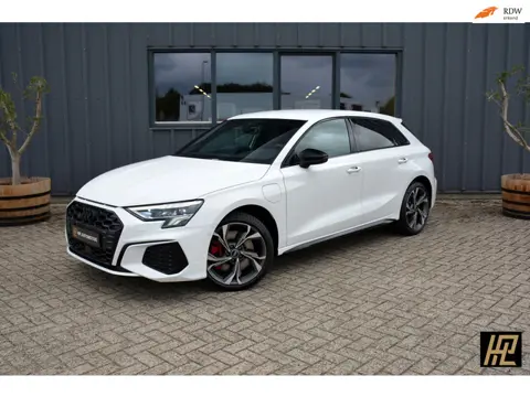 Audi A3 Sportback 45 TFSI e S edition Competition * SoH 92% * ACC * 18" * B&O * Trekhaak * Carplay/A