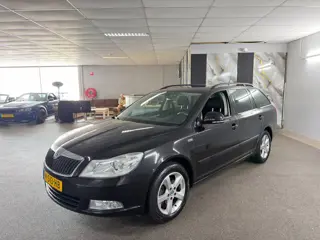 Skoda Octavia Combi 1.8 TSI Elegance Apk Nieuw,Cruise,Clima,Xenon,Stoelverwarming,Trekhaak,N.A.P,2sl