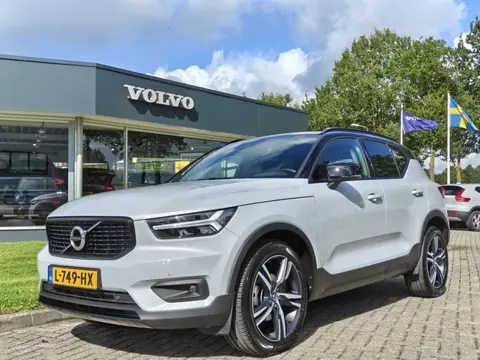 Volvo XC40 T3 163PK R-Design | BLIS | Camera Achter | PDC V+A | Trekhaak | ACC | Carplay |